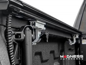 Chevrolet Silverado 1500 Bed Cover - Retractable - Powered - 5'10" Bed Chevrolet Silverado 1500 Bed Cover - Retractable - Powered - 5'10" Bed